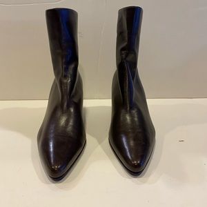 Stuart Weizmann Brown leather ankle boots-size -7M